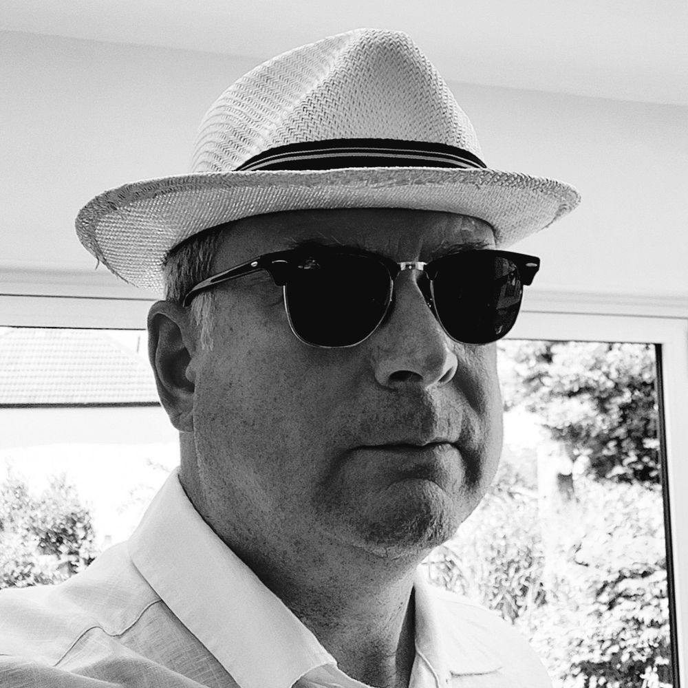 user avatar image for Lee Carnell