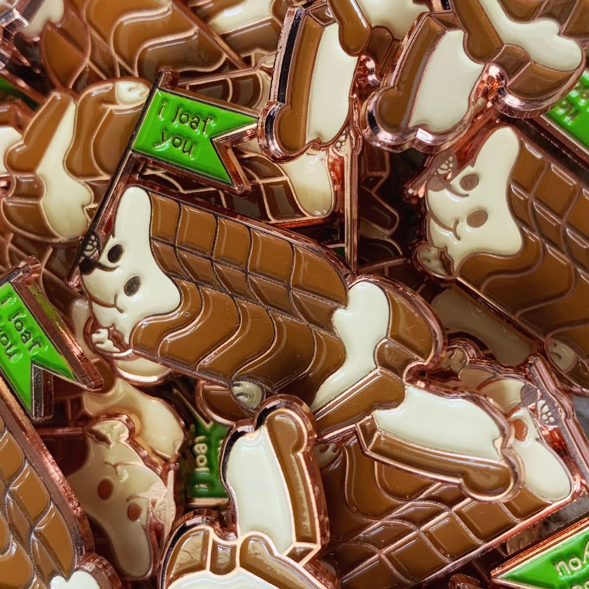 🍞 I Loaf You Corgi Enamel Pin