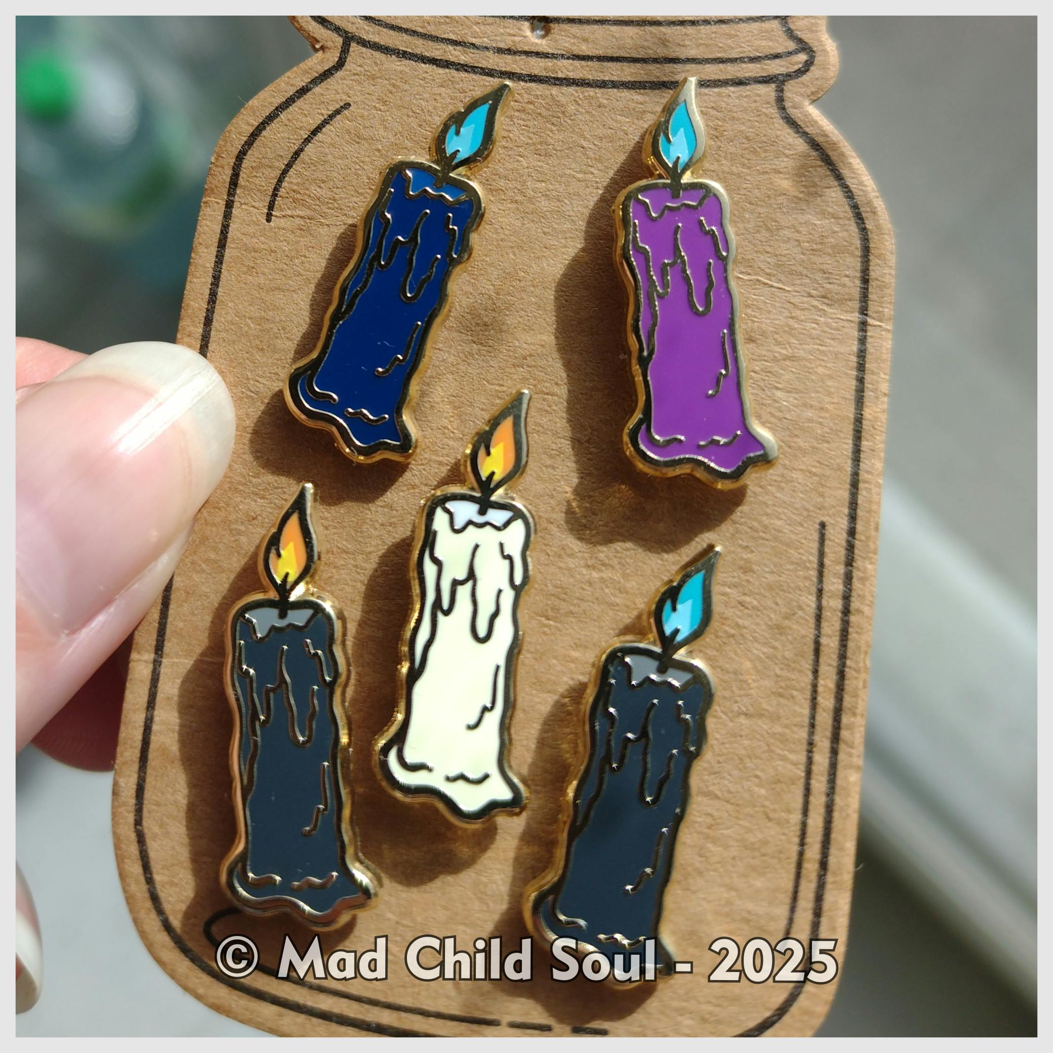 1x MINI PIN : Mystic Candle