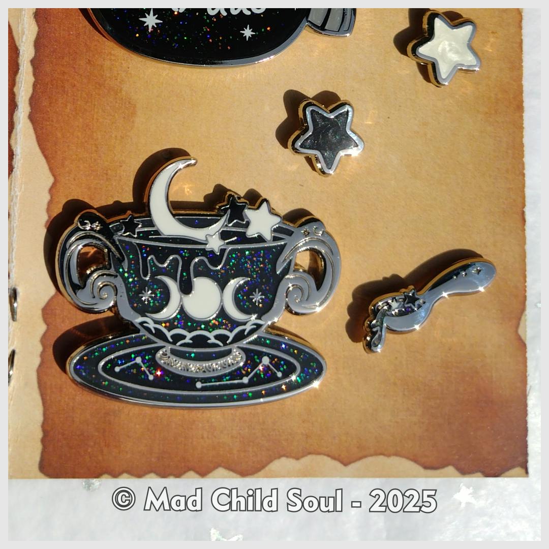  1x PIN + 1x MINI : Duo Astral Tea - Black & White