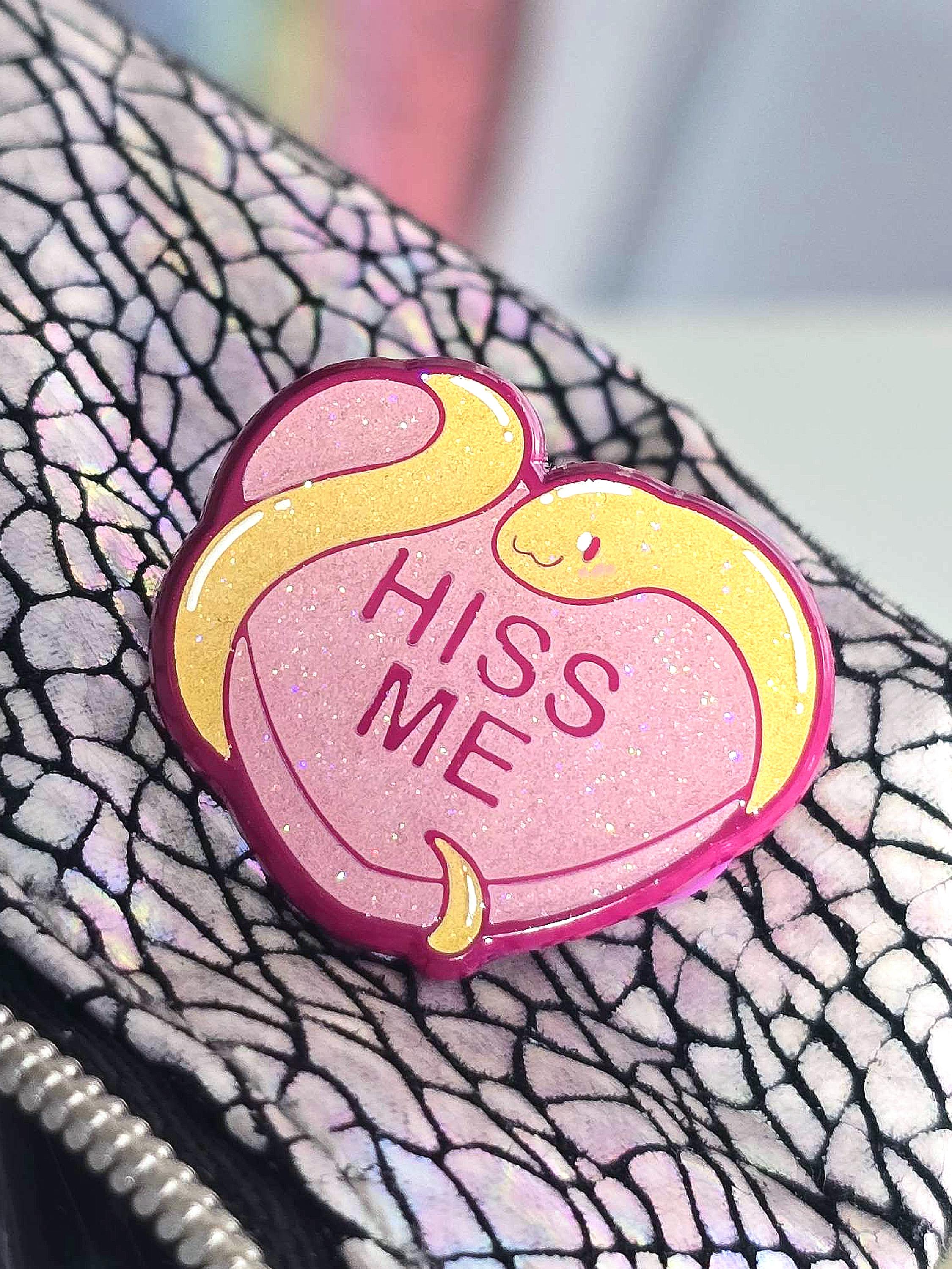 HISS ME - MINI PIN