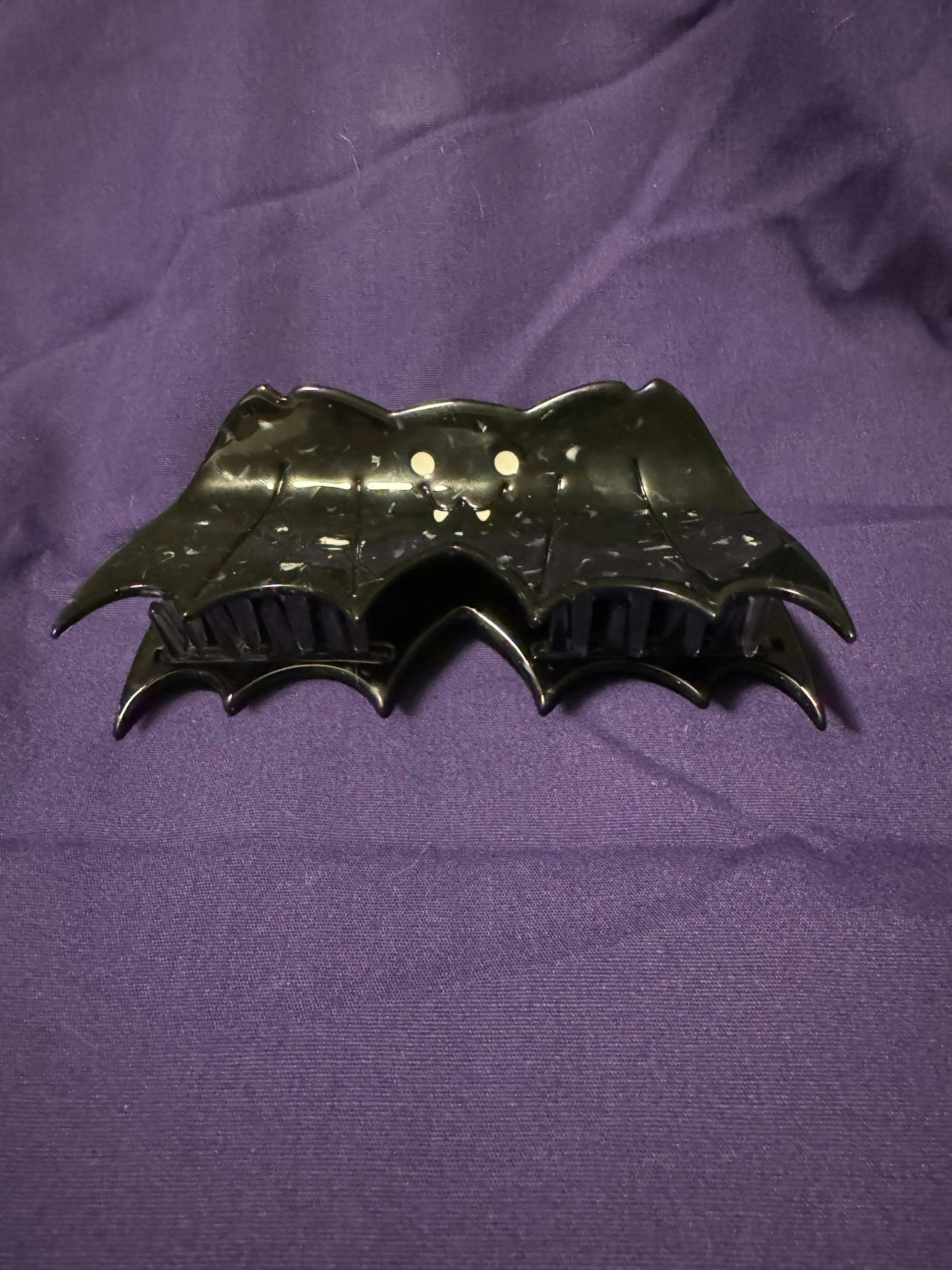 Bat Hair Claw (Black)
