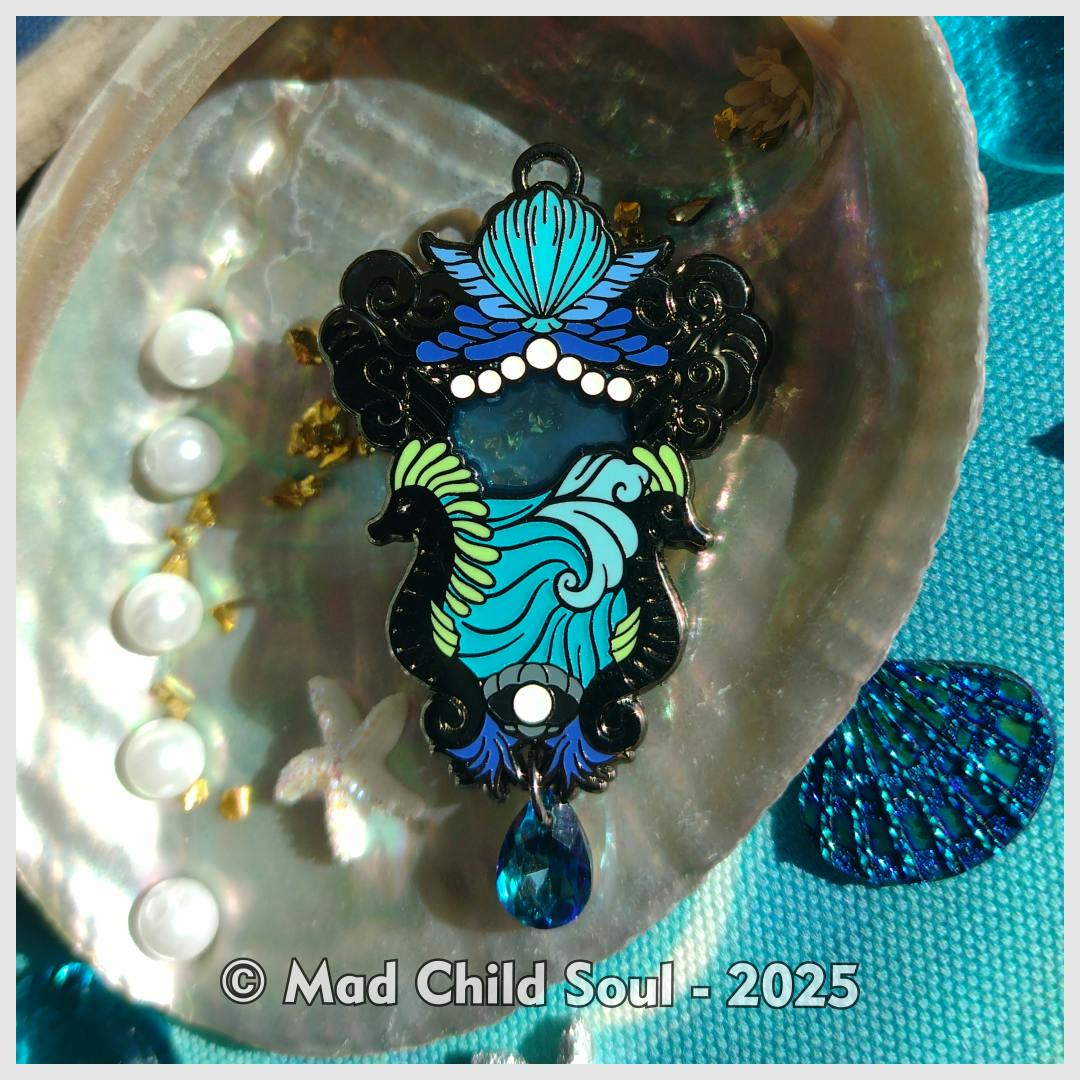 1x PIN : Ocean Healing Wave Lantern (black nickel)