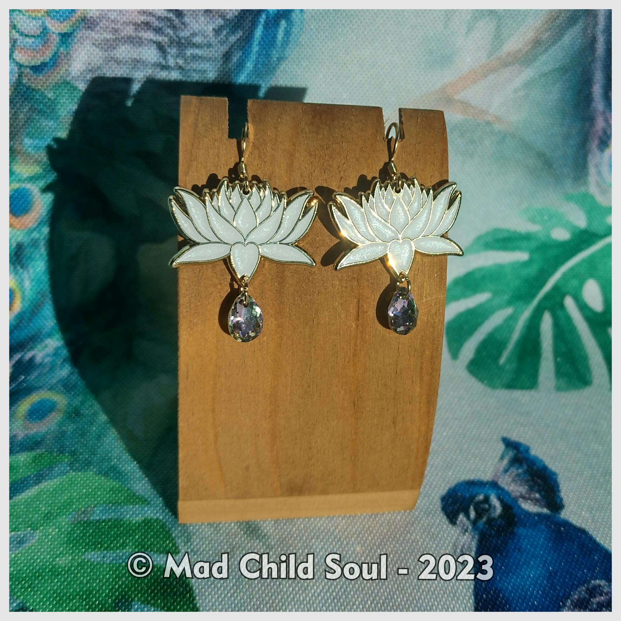 1x PAIR OF EARRINGS : Lotus