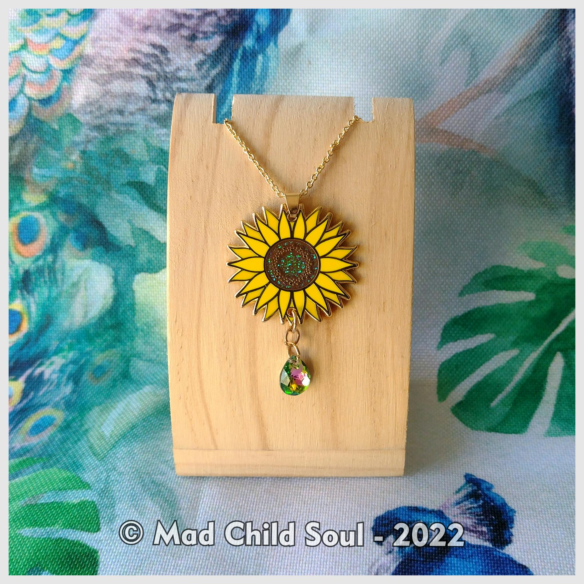 1x NECKLACE : Sunflower (Green Drop)