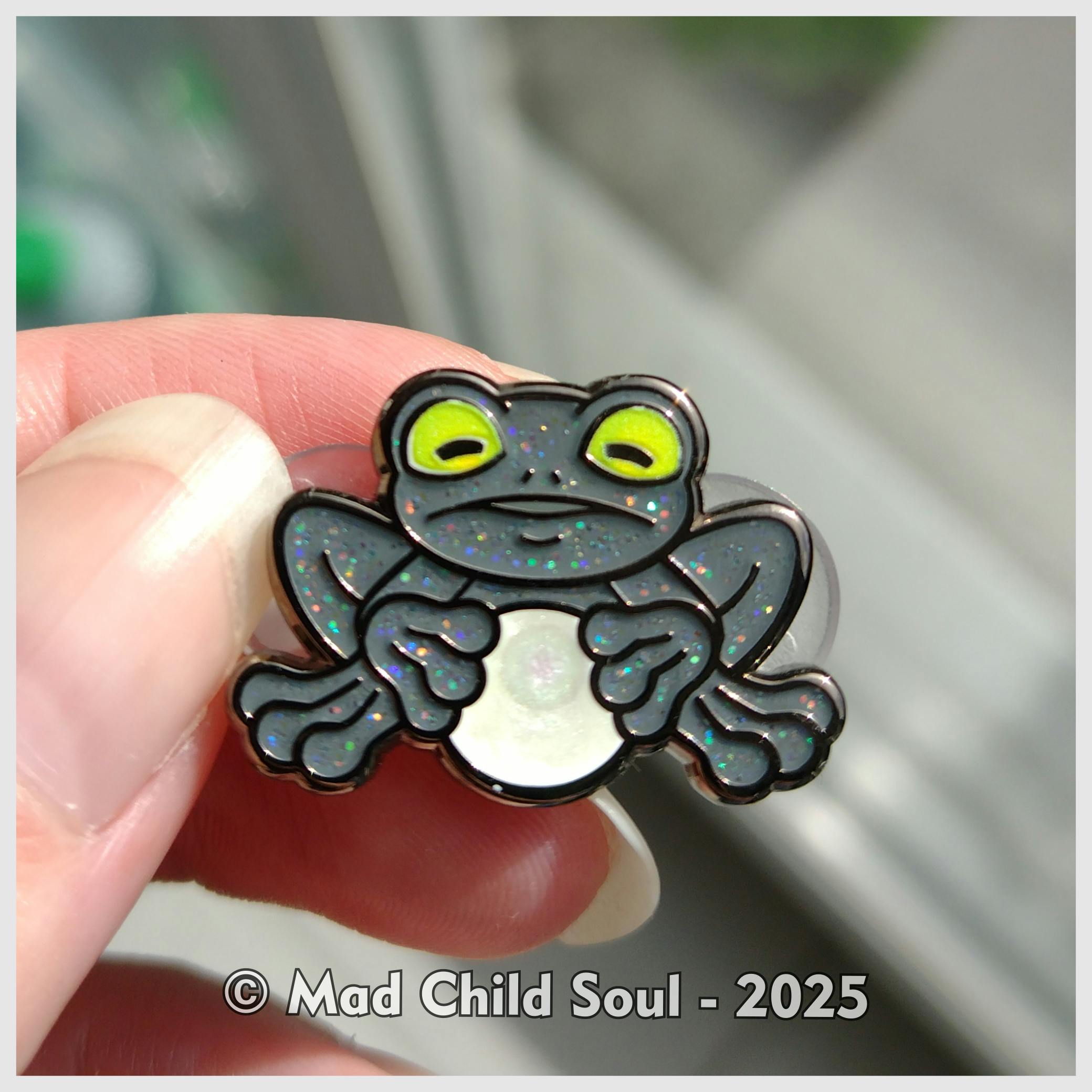 1x MINI PIN : Stone Frog