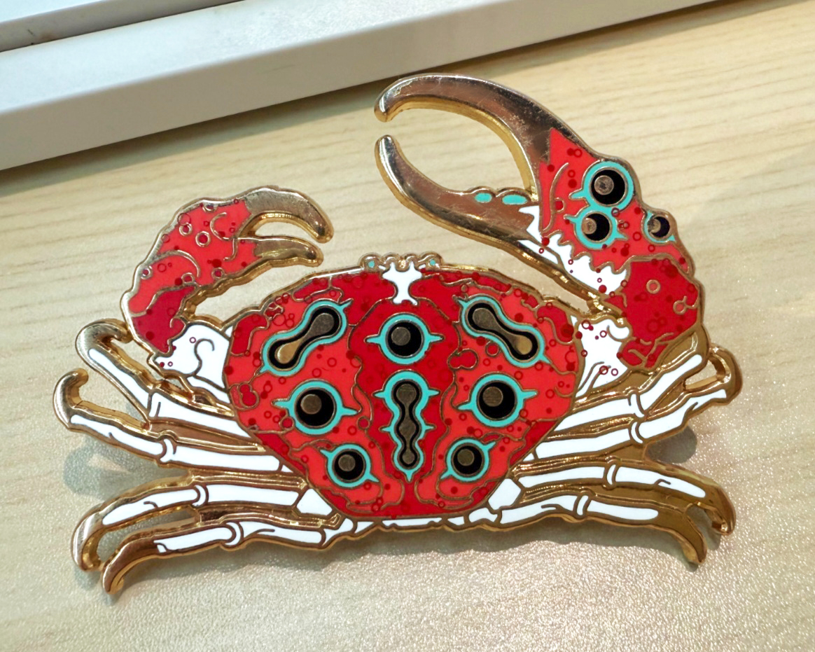 Crab pin - gold