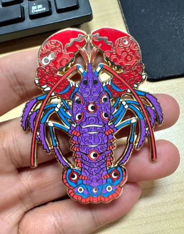 Lobster pin - gold