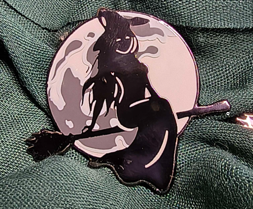B GRADE - Pendle witch (glow in the dark) 