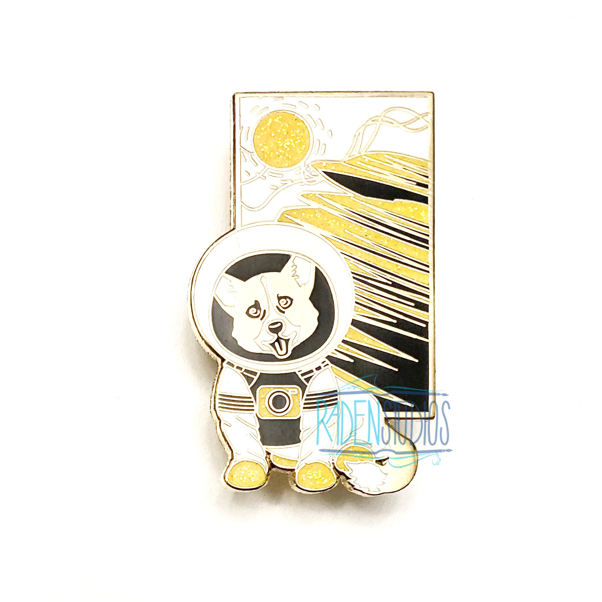 Artist Series - Mars Woofer LIMITED EDITION Gold Glitter Pin (A-GRADE PIN)