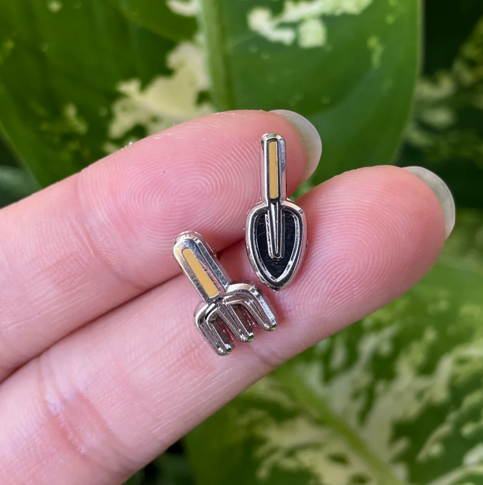 Fork & Shovel Mini Pin