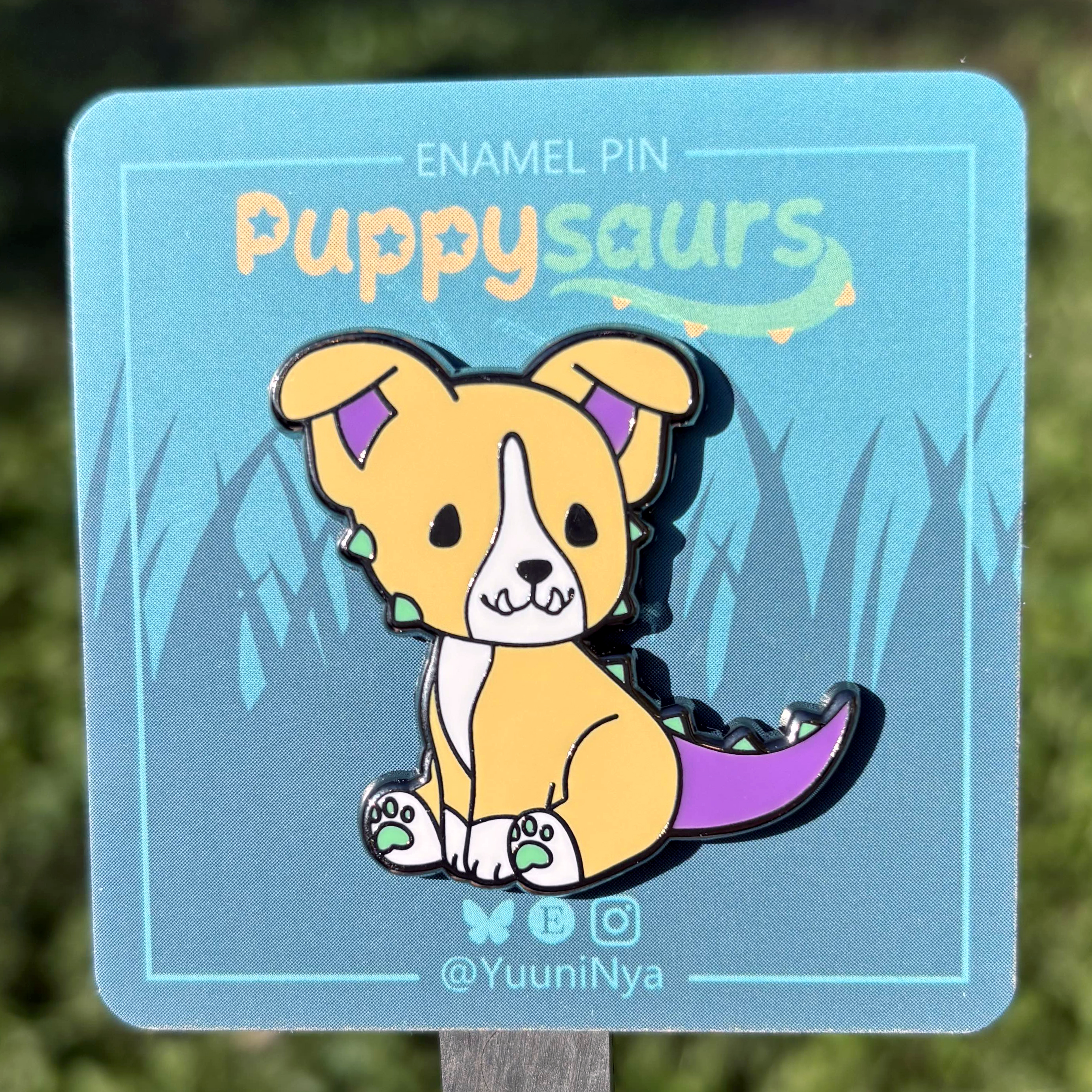 ENAMEL PIN: Socks