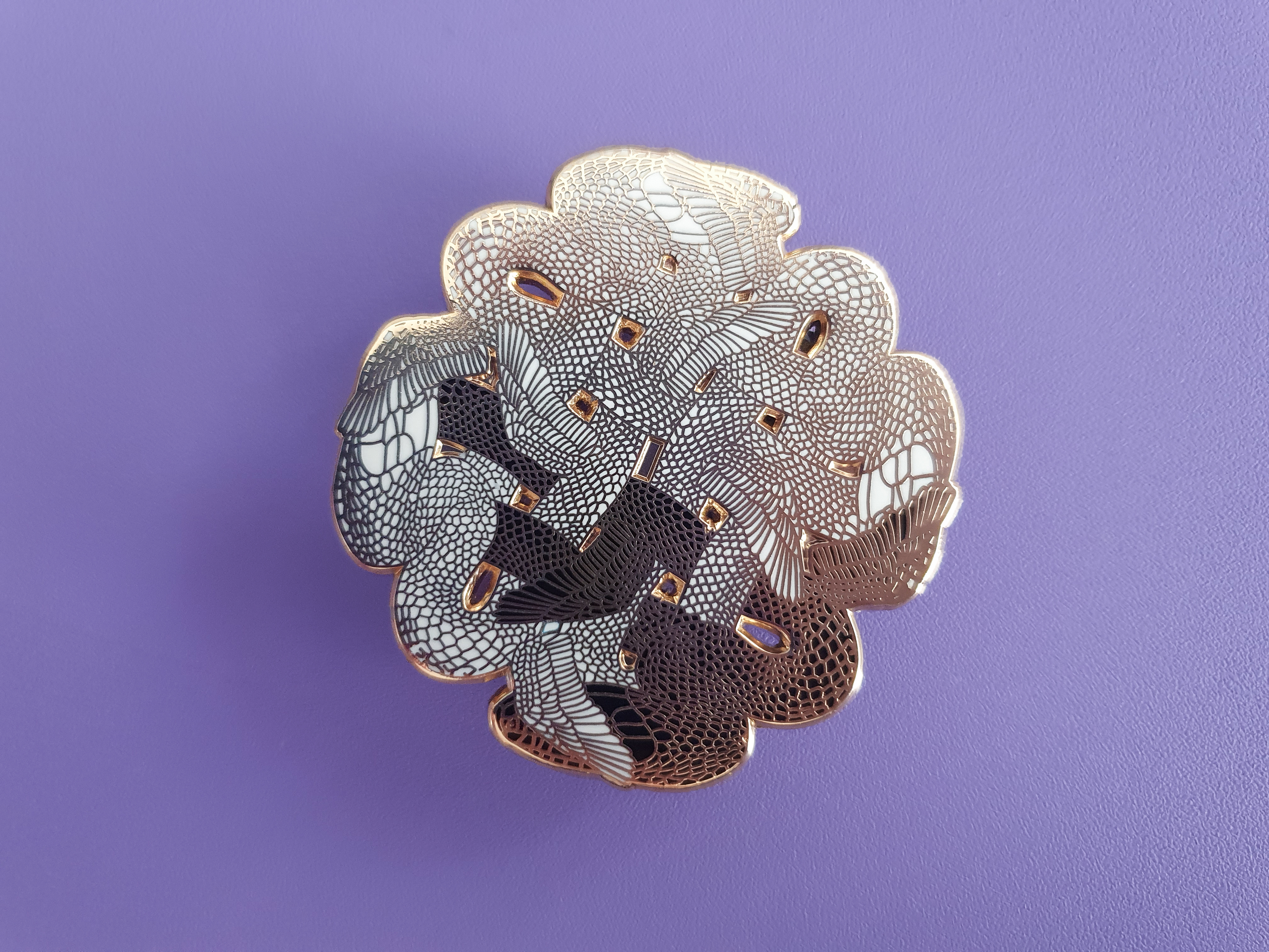 Snakes pin - gold