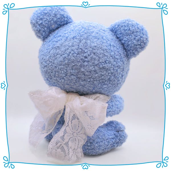 A picture of Doily facing away so you can see the big bow they wear.