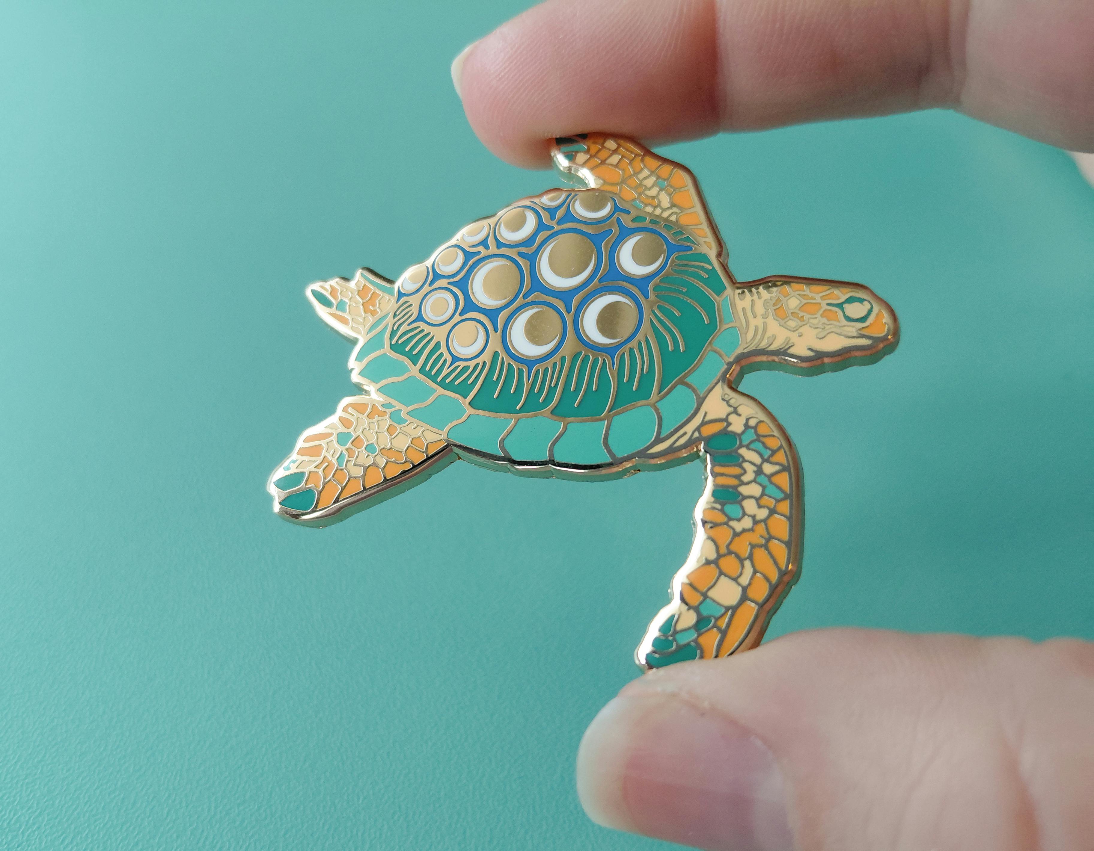 Turtle pin - gold