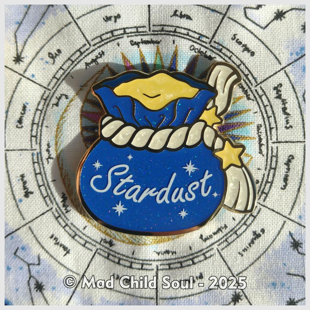 1x PIN : Stardust Astral (gold)