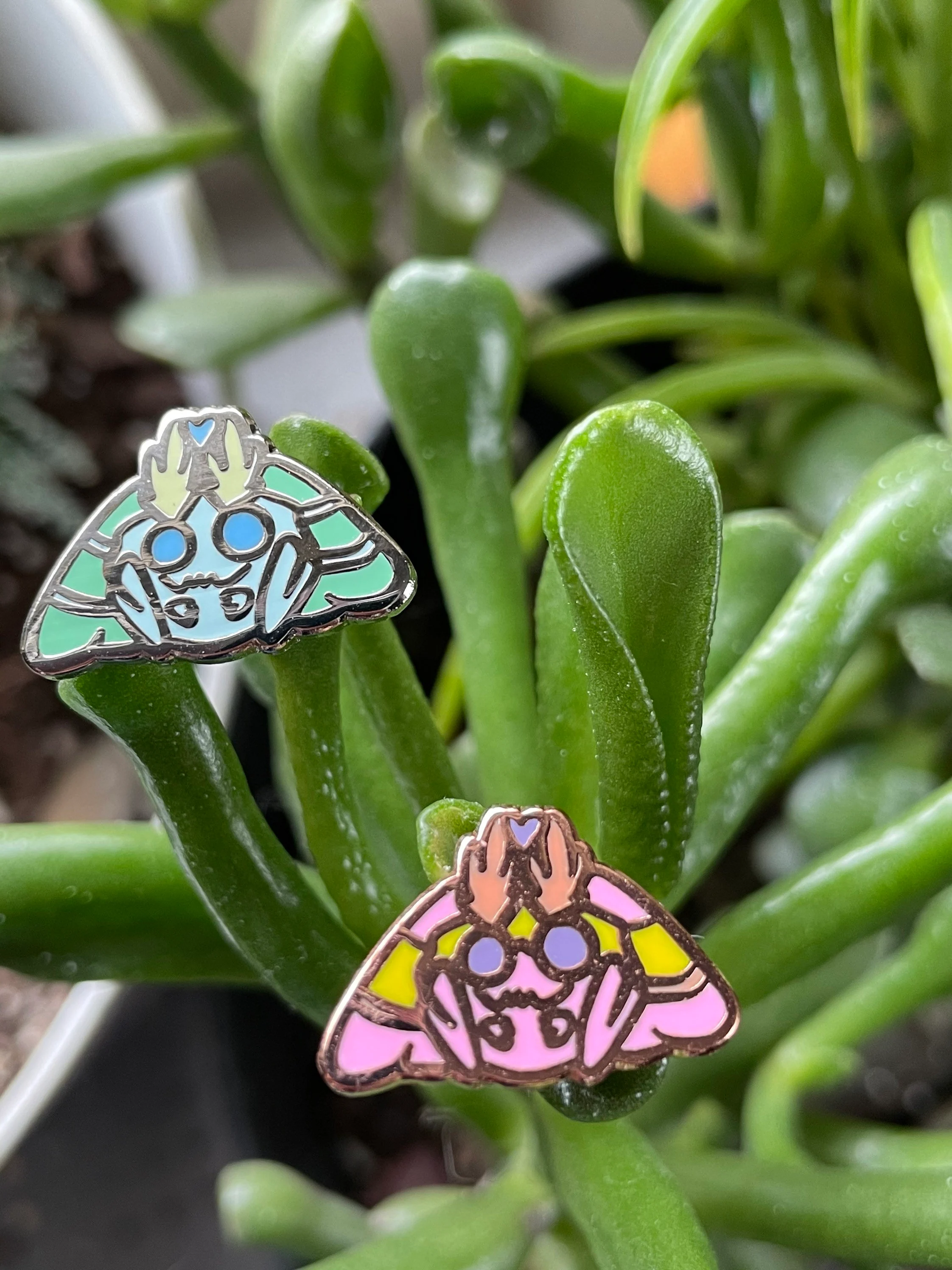 Random mini mothman pin
