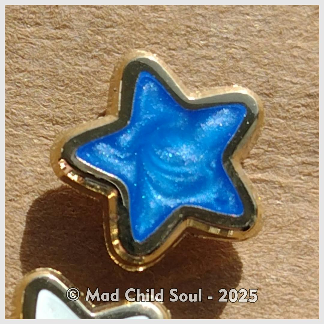 1x MINI PIN : Blue Star (gold)