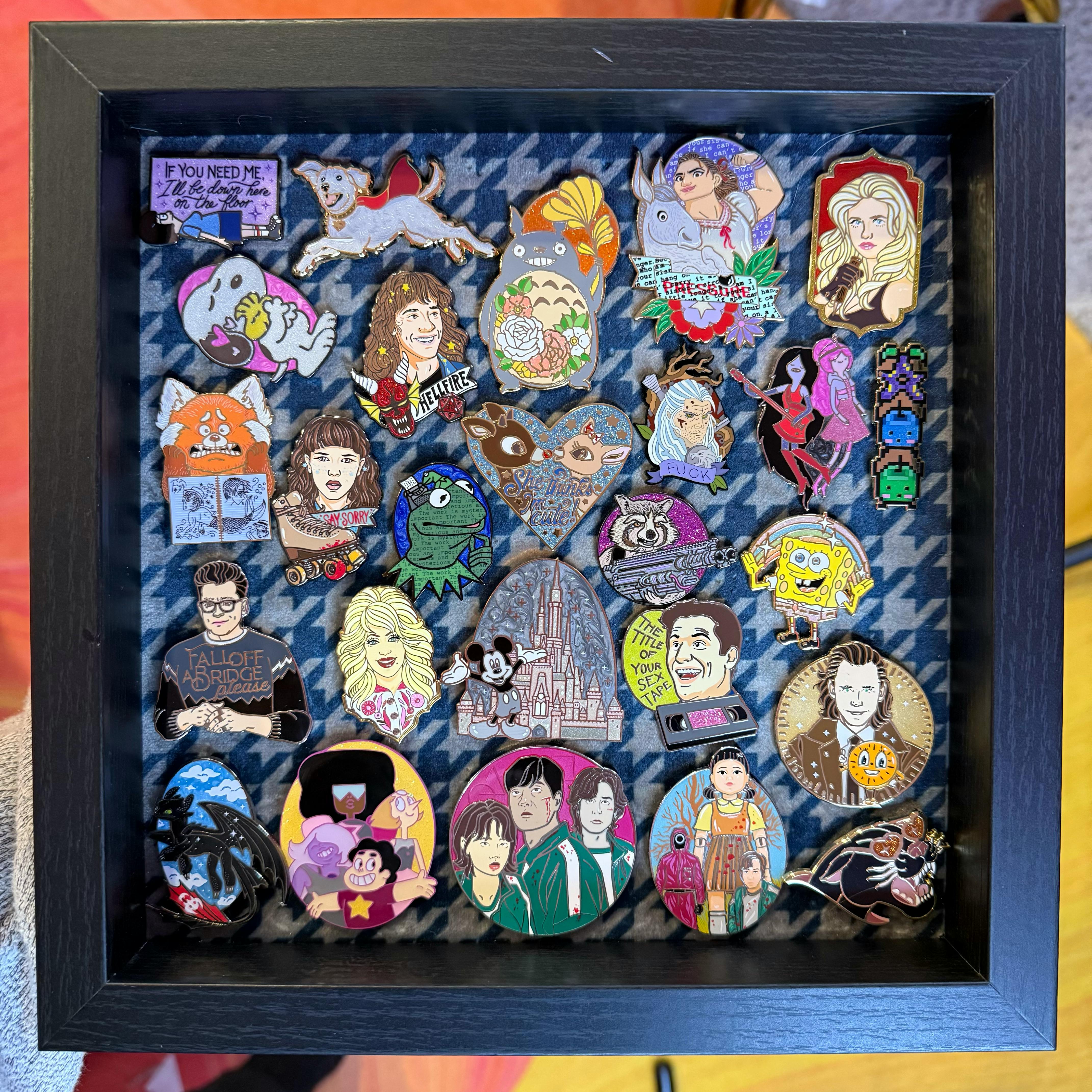 Random Fandom 5 pin blind bundle