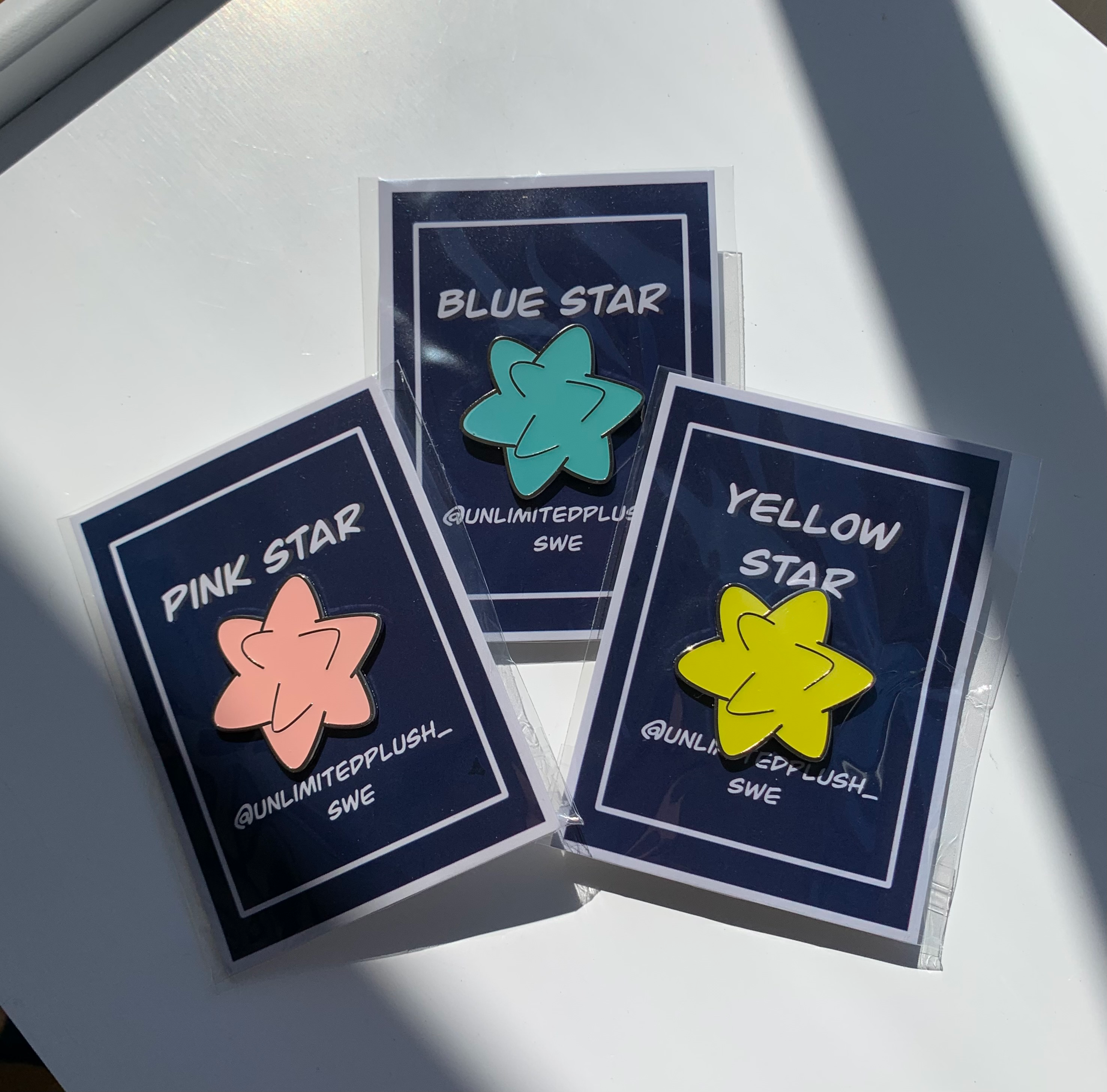 3pcs star glow pins all three colors