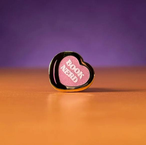 (O&T) Book Nerd Pin