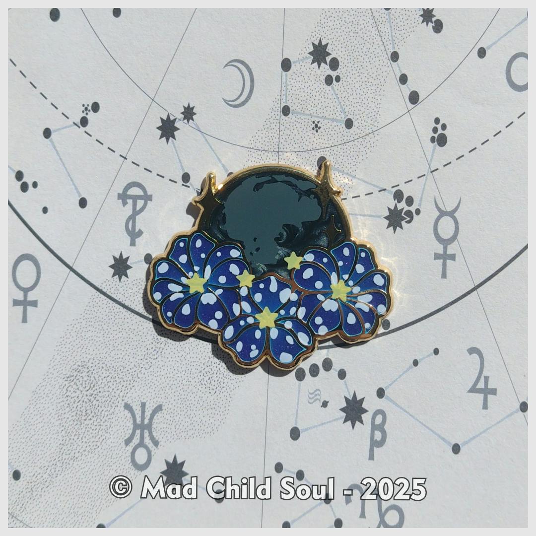 1x PIN : Birth of the Moon (black)