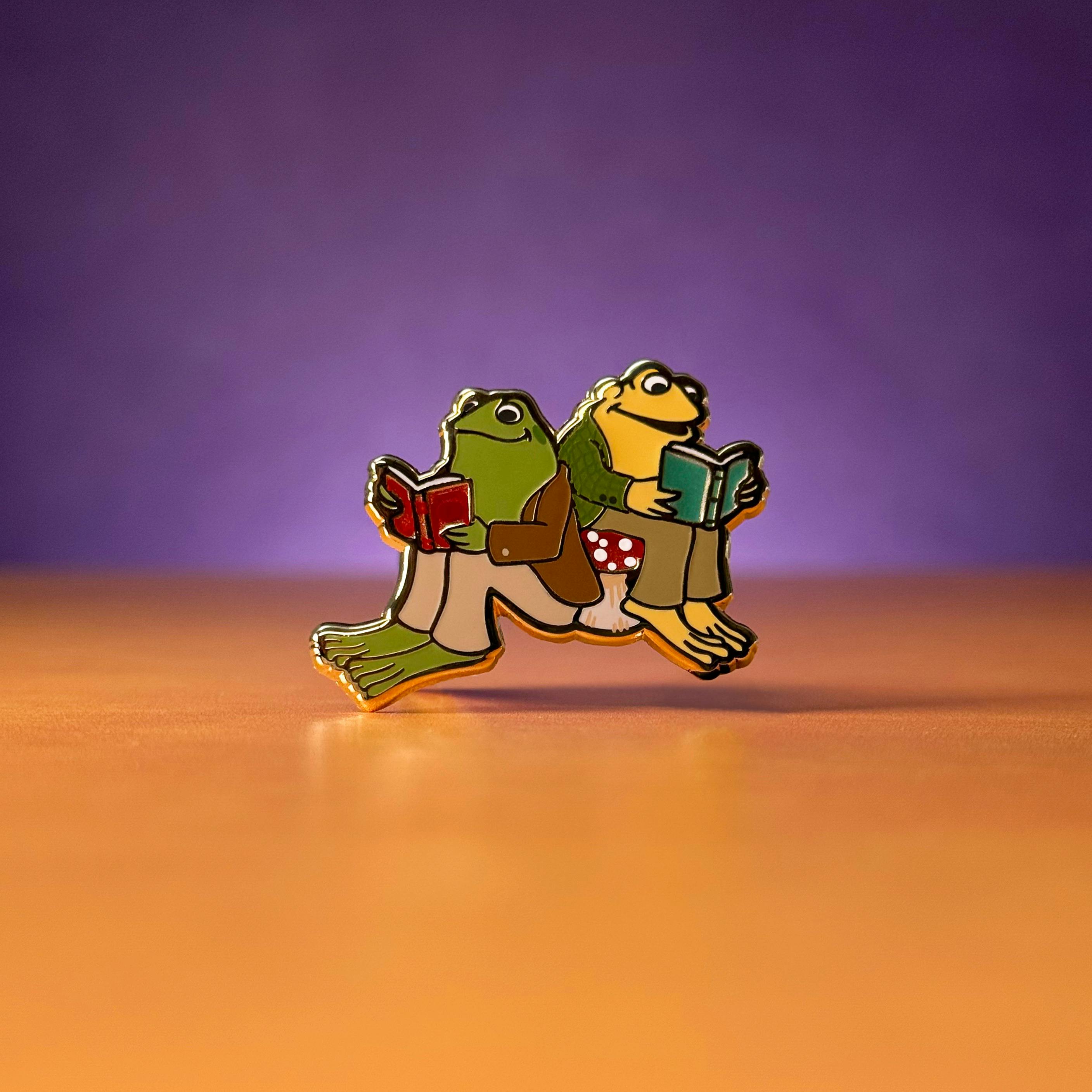 Frog & Toad Reading Pin