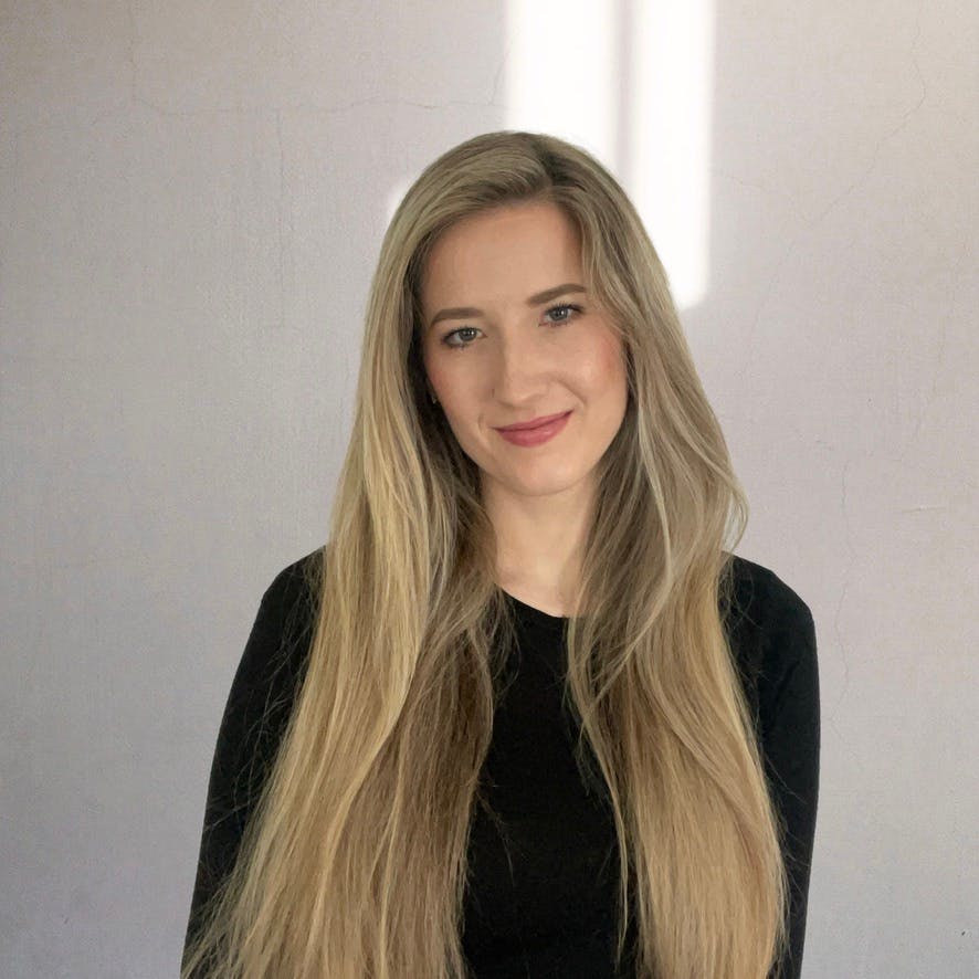 user avatar image for Anna White