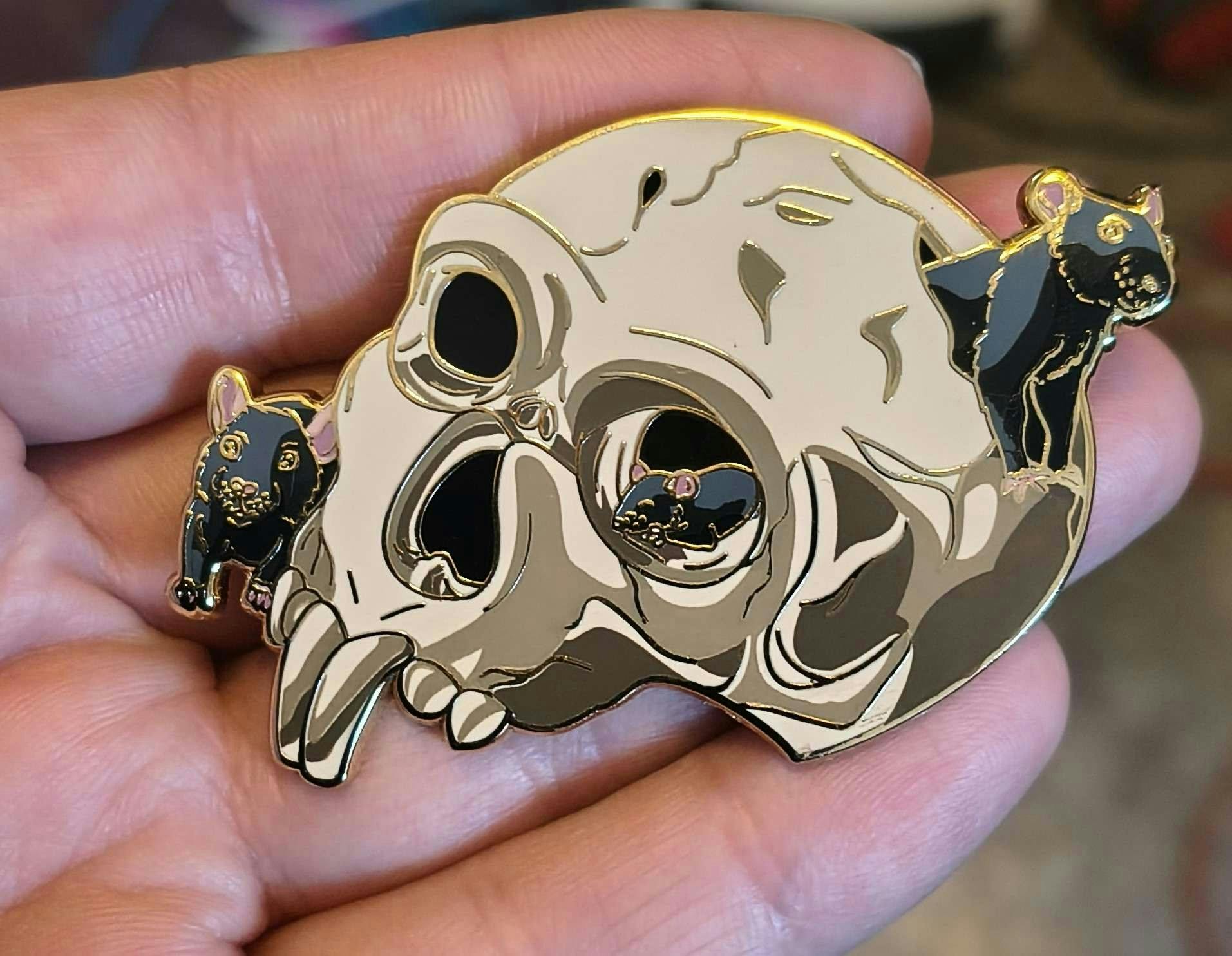 Infested vampyr skull pin -B GRADE 