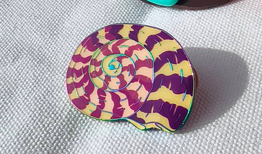 Rainbow shell mini pin