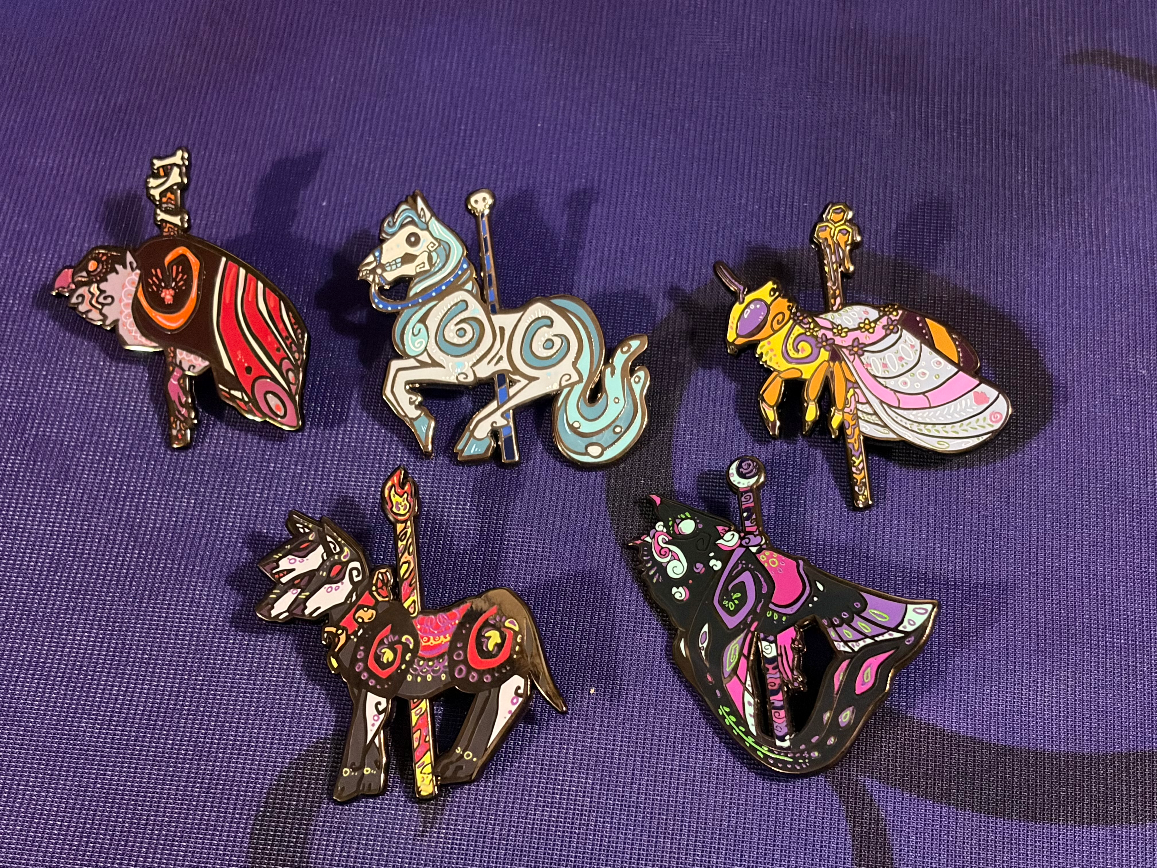 Random carousel pin
