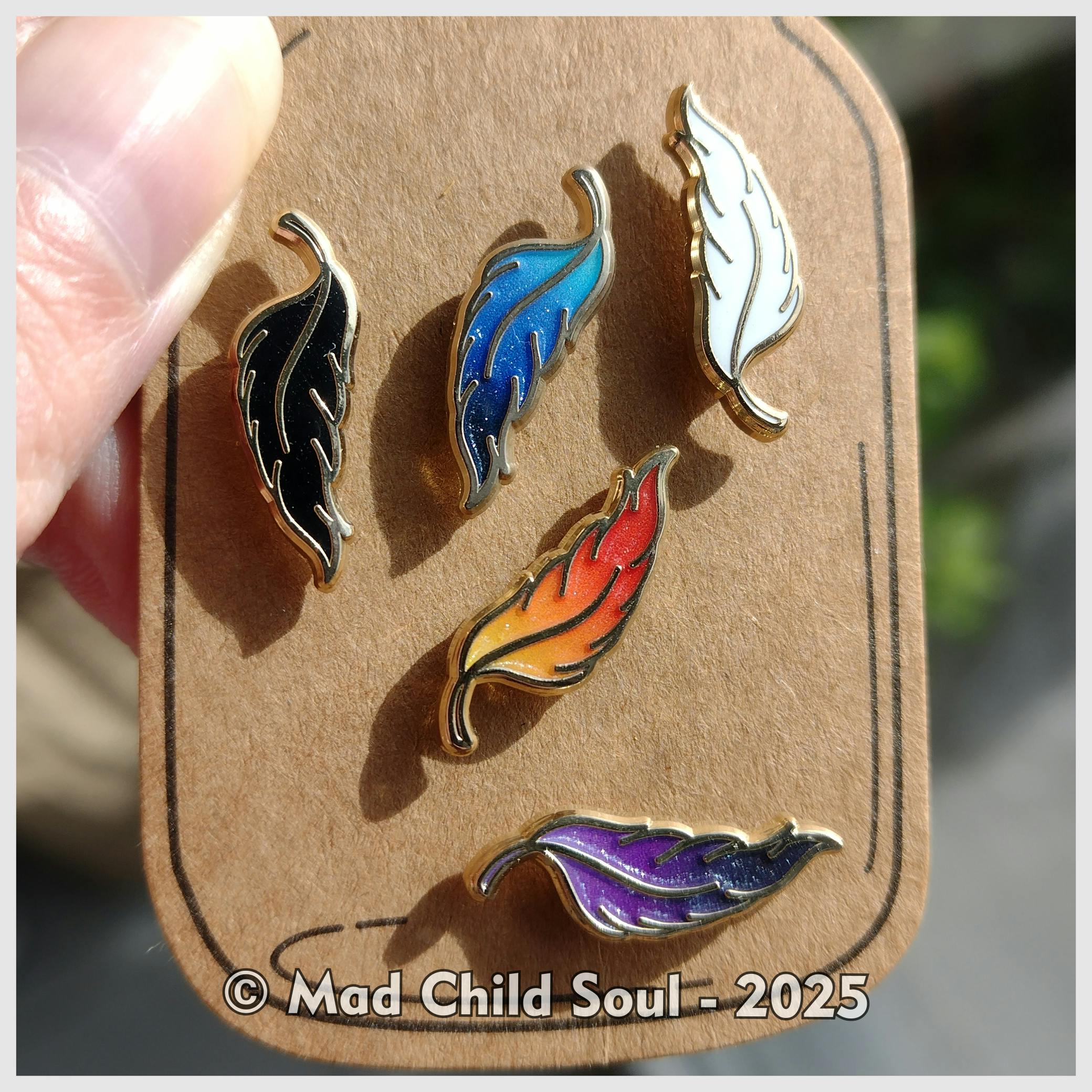 2x MINI PIN : Duo Black & White Feather