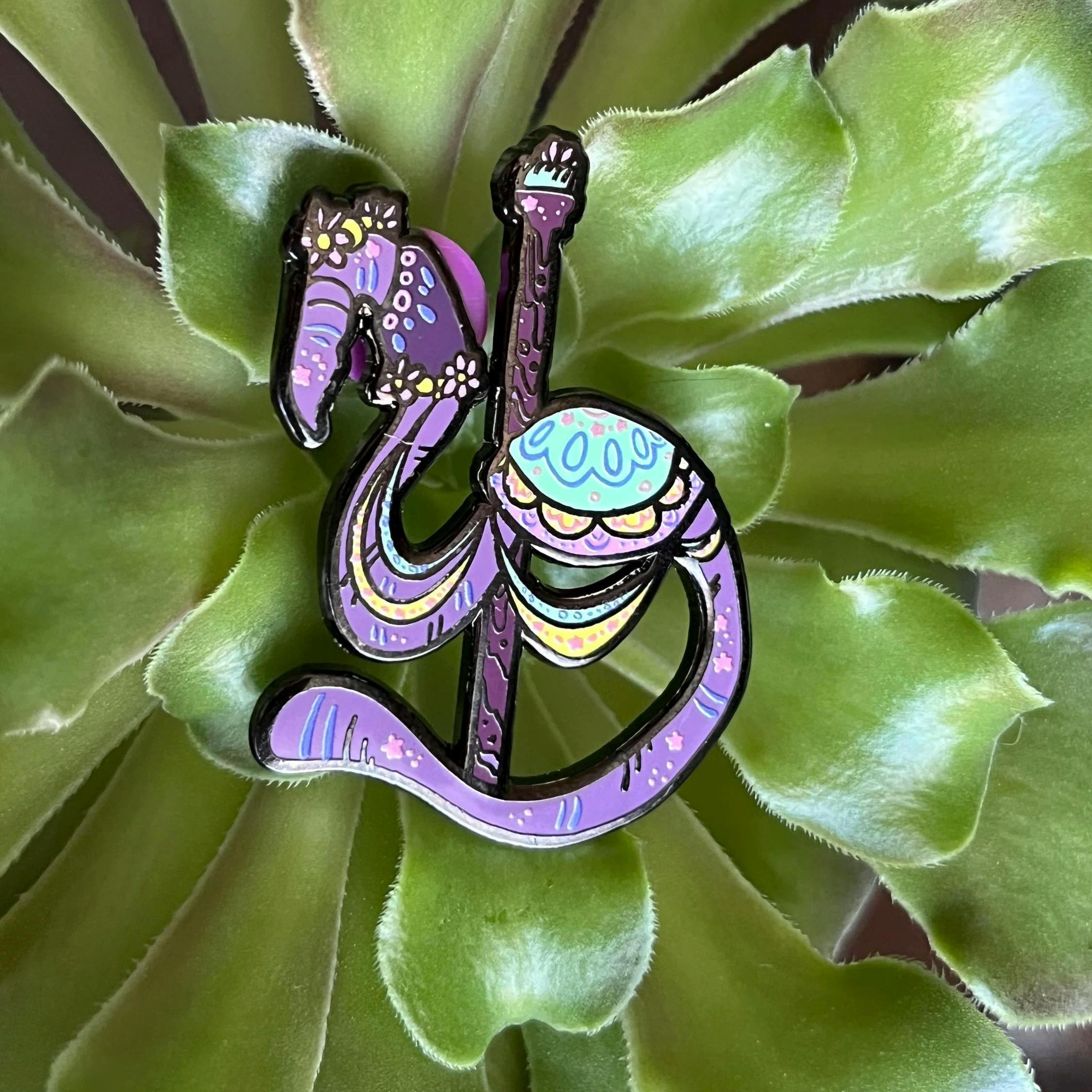 Earthworm carousel pin