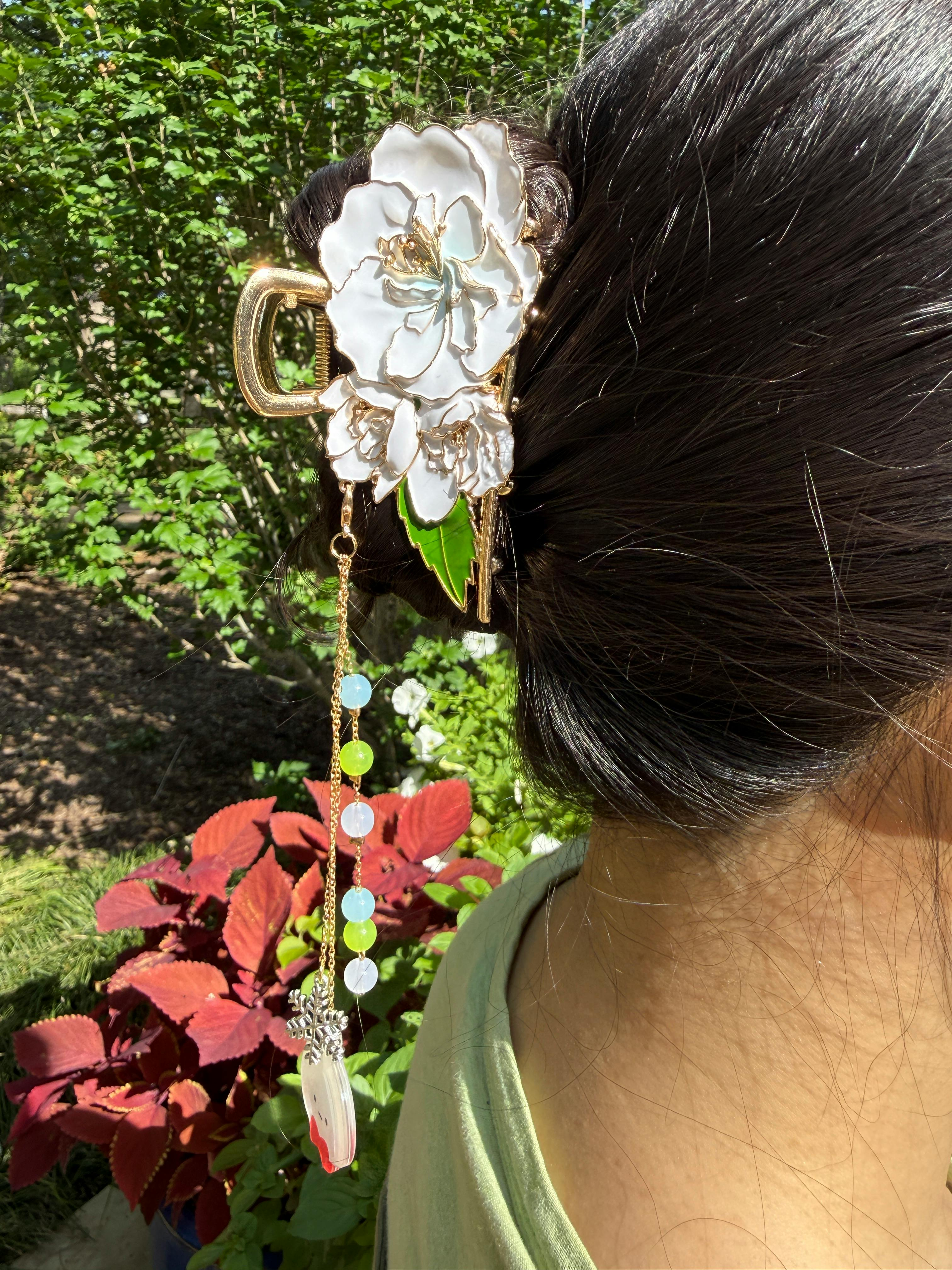 Get Ready for Flowers in Deepspace Hairclaws